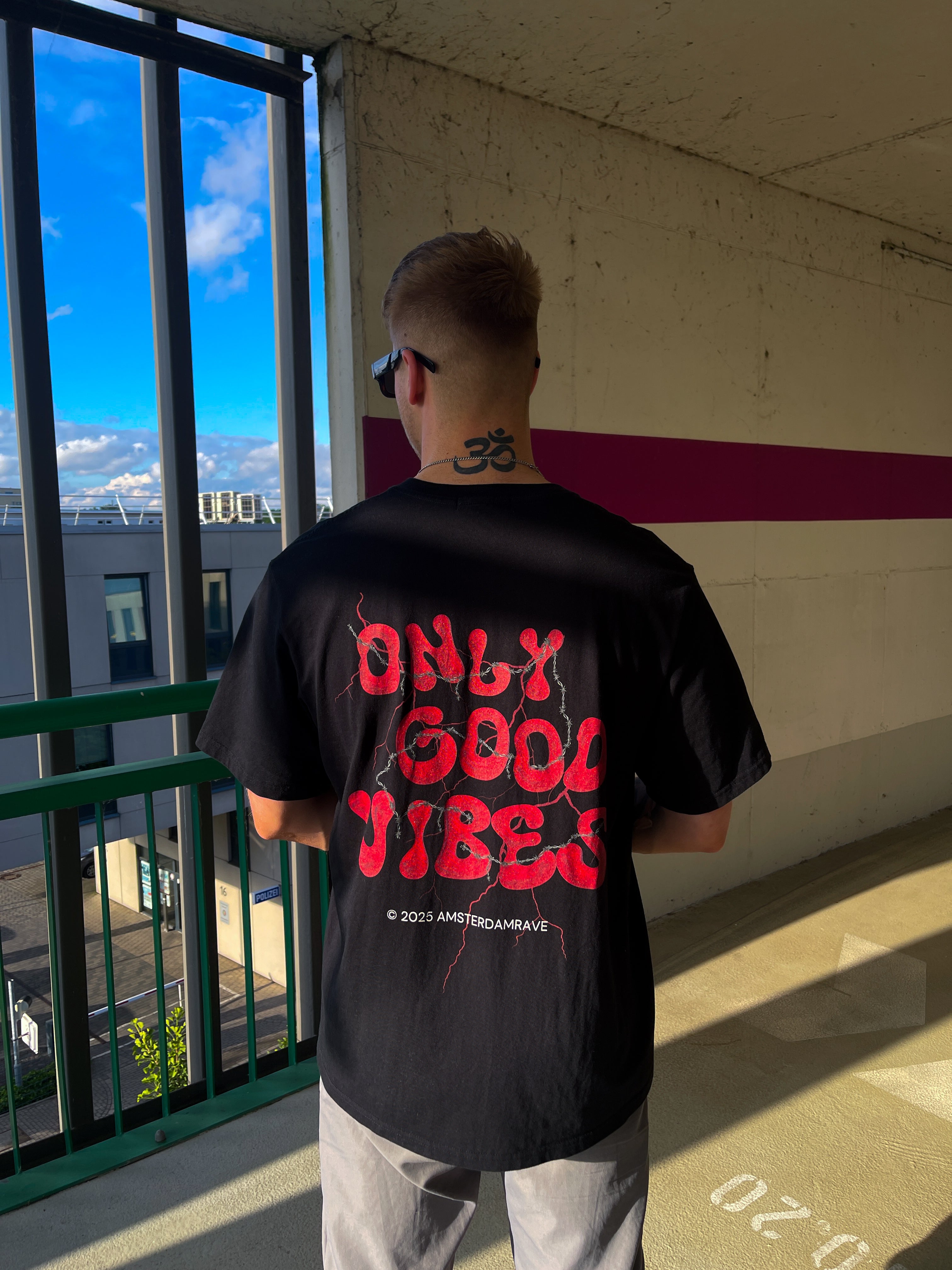 ONLY GOOD VIBES – Red AmsterdamRave