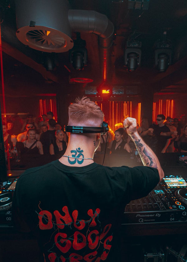 ONLY GOOD VIBES – Red AmsterdamRave